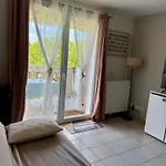 1 Avec Piscine Apartment *