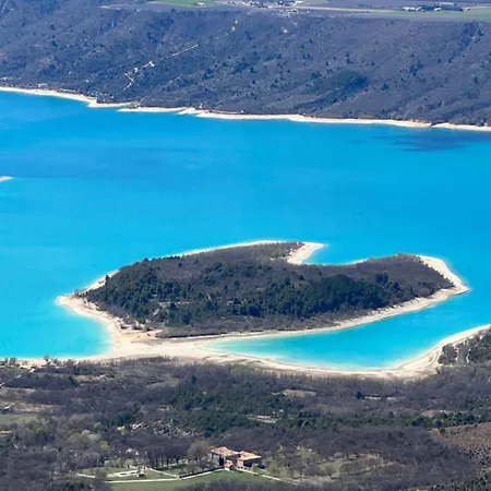 1 Avec Piscine Apartmán