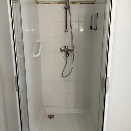 Apartment 1 Avec Piscine *
