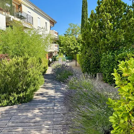 1 Avec Piscine Apartamento