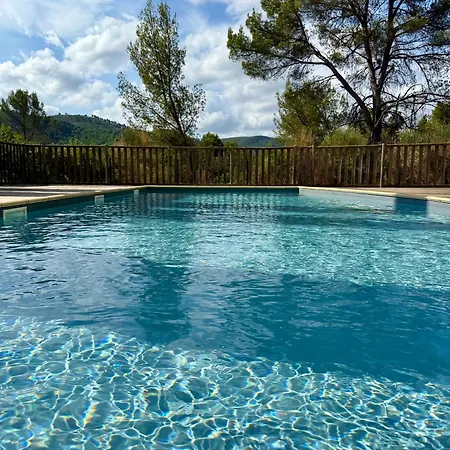 1 Avec Piscine Apartmán *