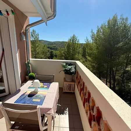 1 Avec Piscine Apartmán *