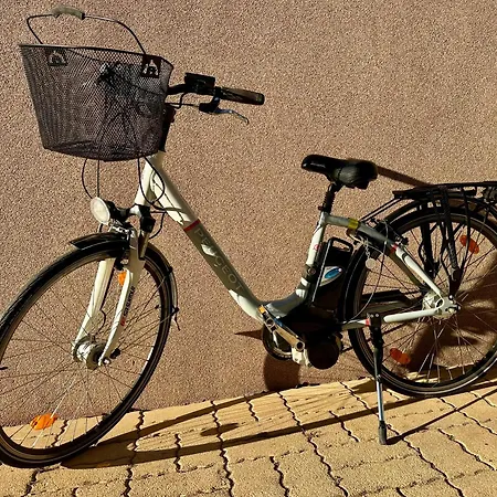 1 Avec Piscine Appartamento *