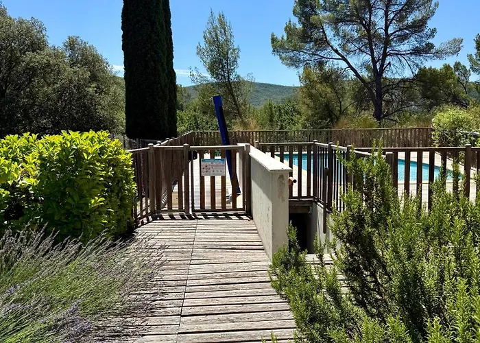 1 Avec Piscine Appartamento *