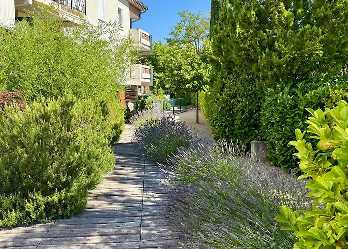 1 Avec Piscine Appartamento